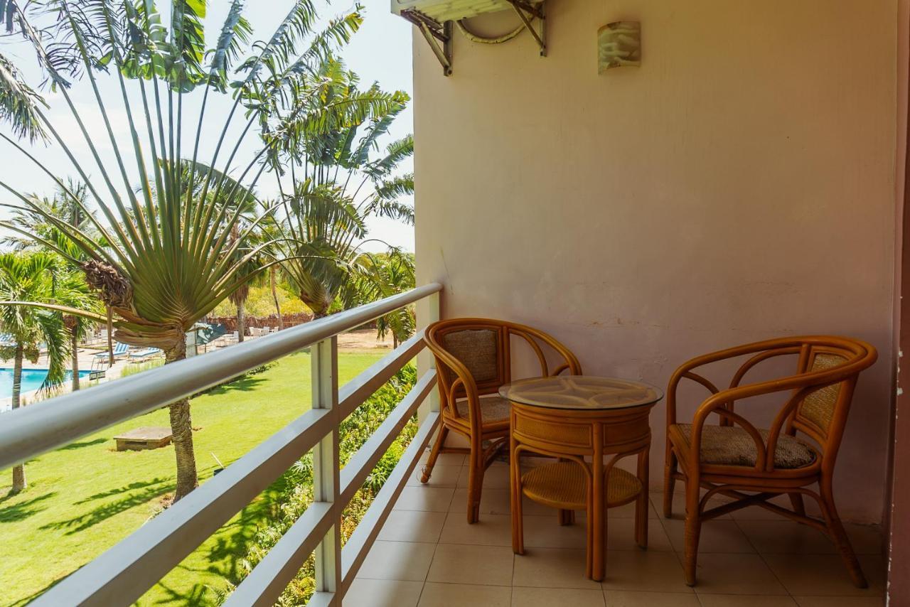 Tanga Beach Resort & Spa Luaran gambar