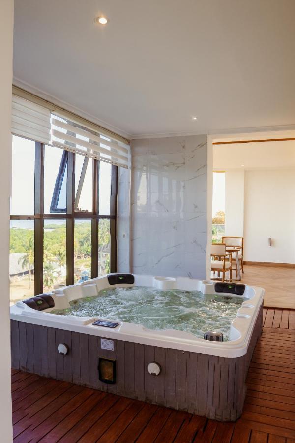 Tanga Beach Resort & Spa Luaran gambar